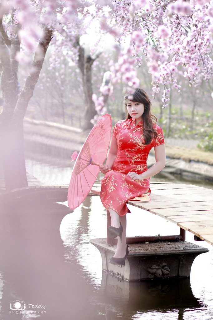 《眼镜女神》